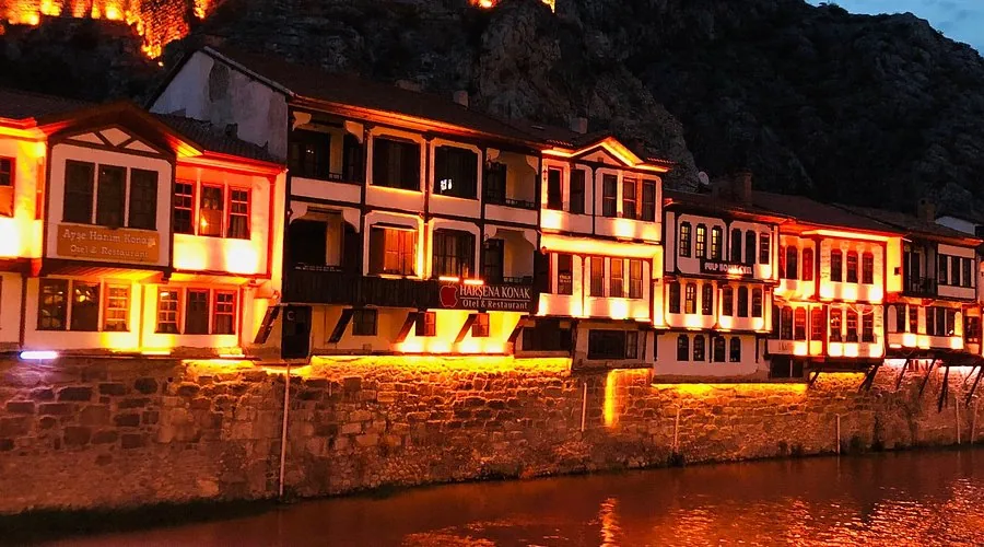 Yalıboyu Evleri